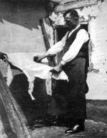78. A juhbr kiksztse. Juhsz Mikls szcsmester munka kzben, Hajddorog (Hajd megye). Kalapos Sndor felvtelei, 1941 (Nprajzi Mzeum, Budapest) – A br hsolsa