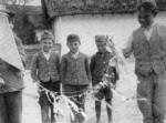 58. Srknyereget gyerekek, Kocs (Komrom megye). Fl Edit felvtele, 1939 (Nprajzi Mzeum, Budapest)