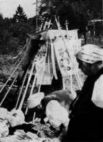 175. Pihen bcssok – sszebortott bcss lobogk s kereszt, Andocs (Somogy megye). Barna Gbor felvtele, 1982