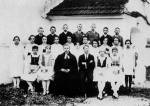 238. Evanglikus konfirmcis csoportkp (a lelksszel s a tantval) a Barcasgbl, 1920-as vek (Evanglikus Orszgos Mzeum, Budapest)