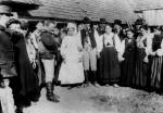 38. Menyasszonyfogads a bukovinai szkely lakodalomban, Dva (Hunyad megye). Szab Imre felvtele, 1906 (Nprajzi Mzeum, Budapest)