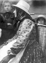 73. Piacol zsid asszony. Felsfernezely (Szatmr vm.) – Mricz Zsigmond felv. 1909. Nprajzi Mzeum, Budapest F 10 072