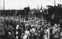 Frontra indul katonavonat. Budapest, Ferencvrosi plyaudvar, 1914